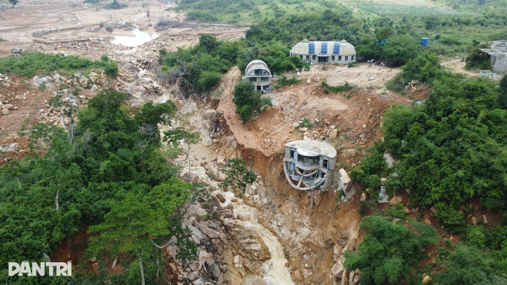 Vụ vỡ hồ chứa nước ở Lâm Đồng: Doanh nghiệp tự ý chặn dòng trái quy định - 2