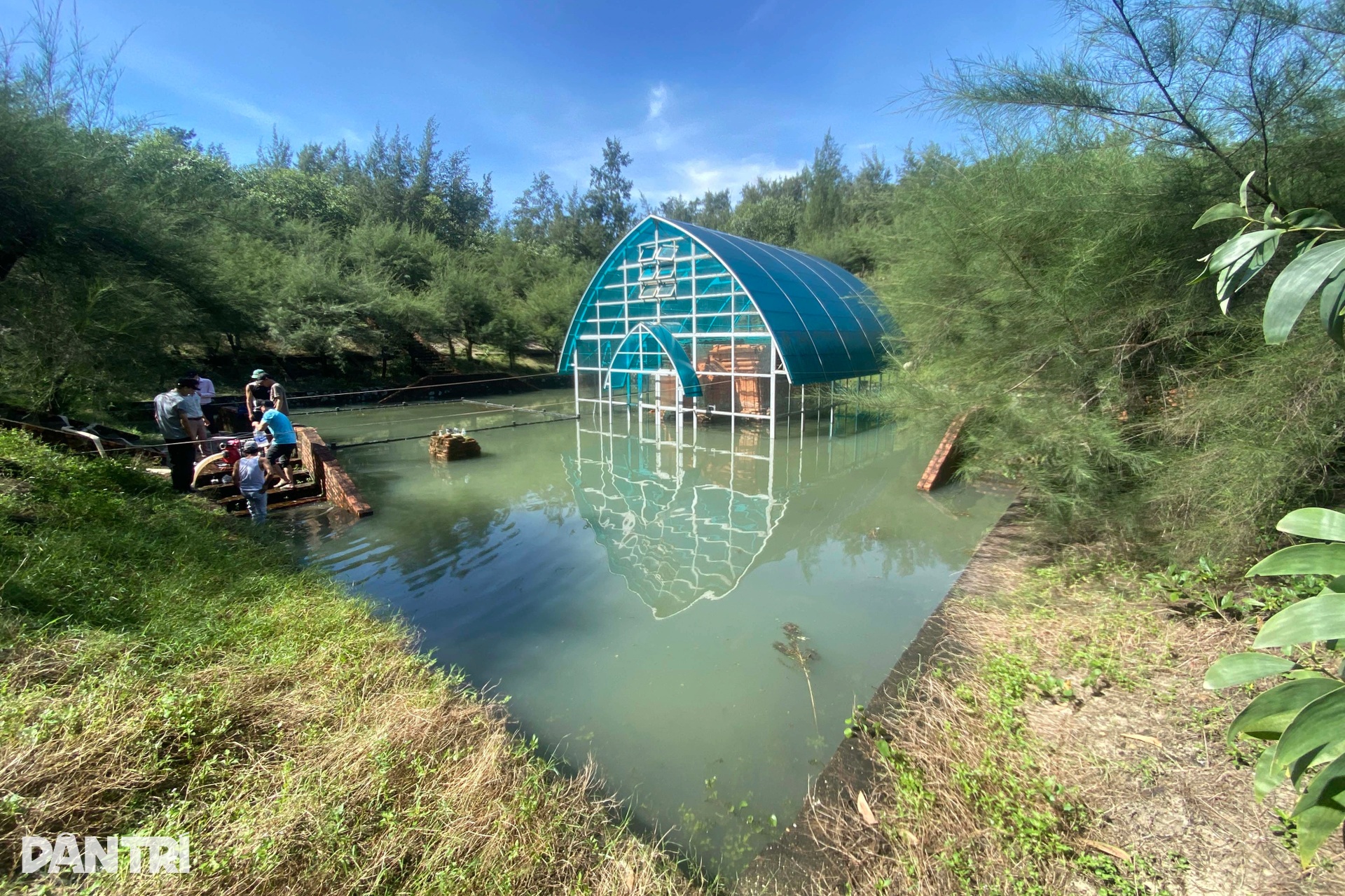 Tháp Chăm cổ nghìn năm tuổi nằm dưới mực nước biển bị ngập lụt kéo dài - 2