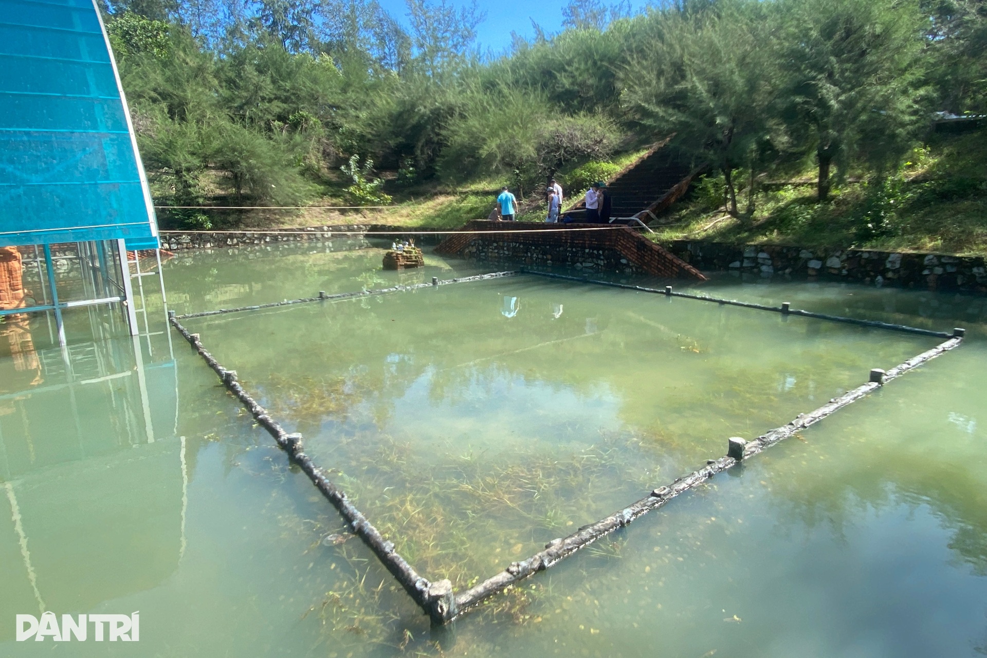 Tháp Chăm cổ nghìn năm tuổi nằm dưới mực nước biển bị ngập lụt kéo dài - 4