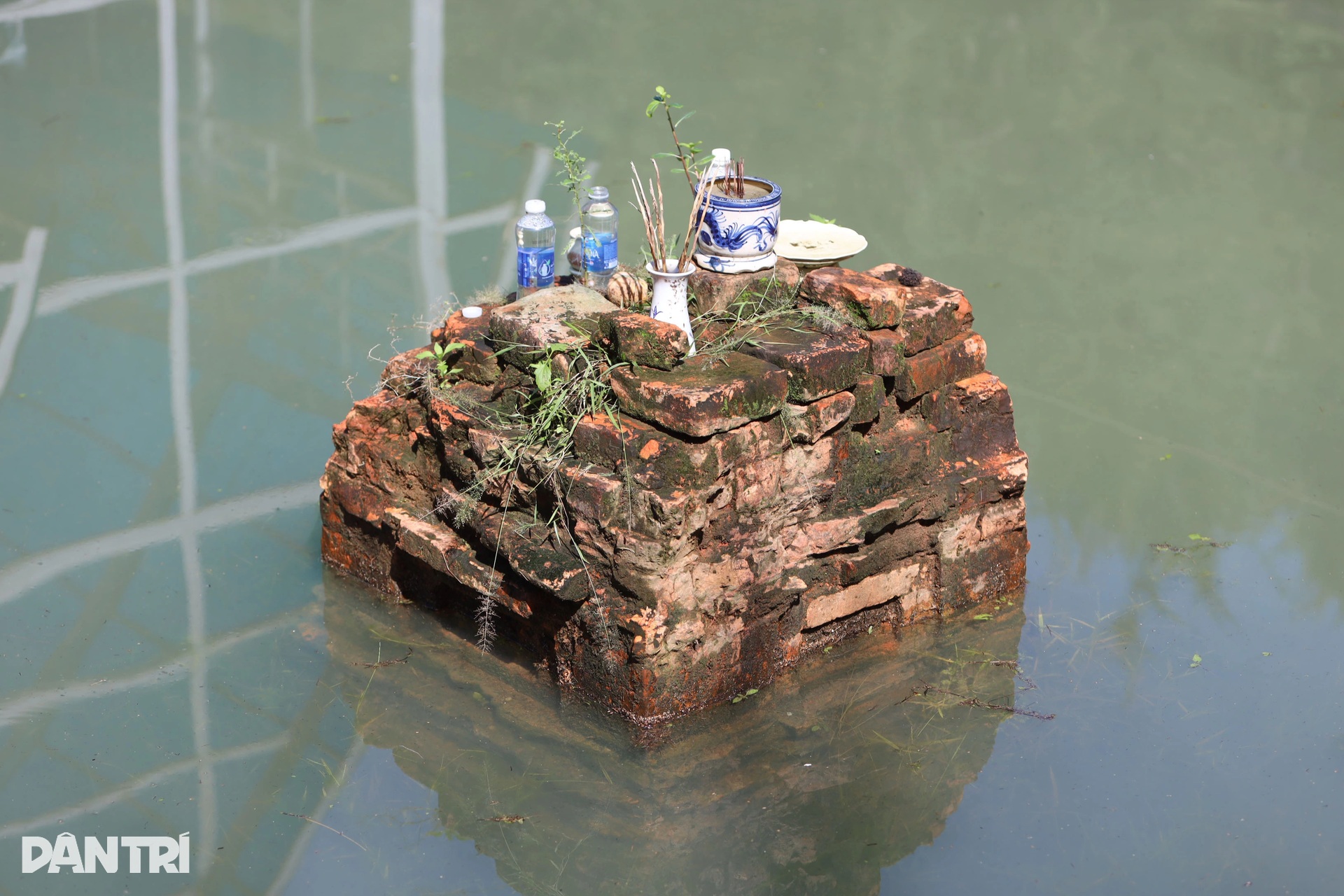 Tháp Chăm cổ nghìn năm tuổi nằm dưới mực nước biển bị ngập lụt kéo dài - 5