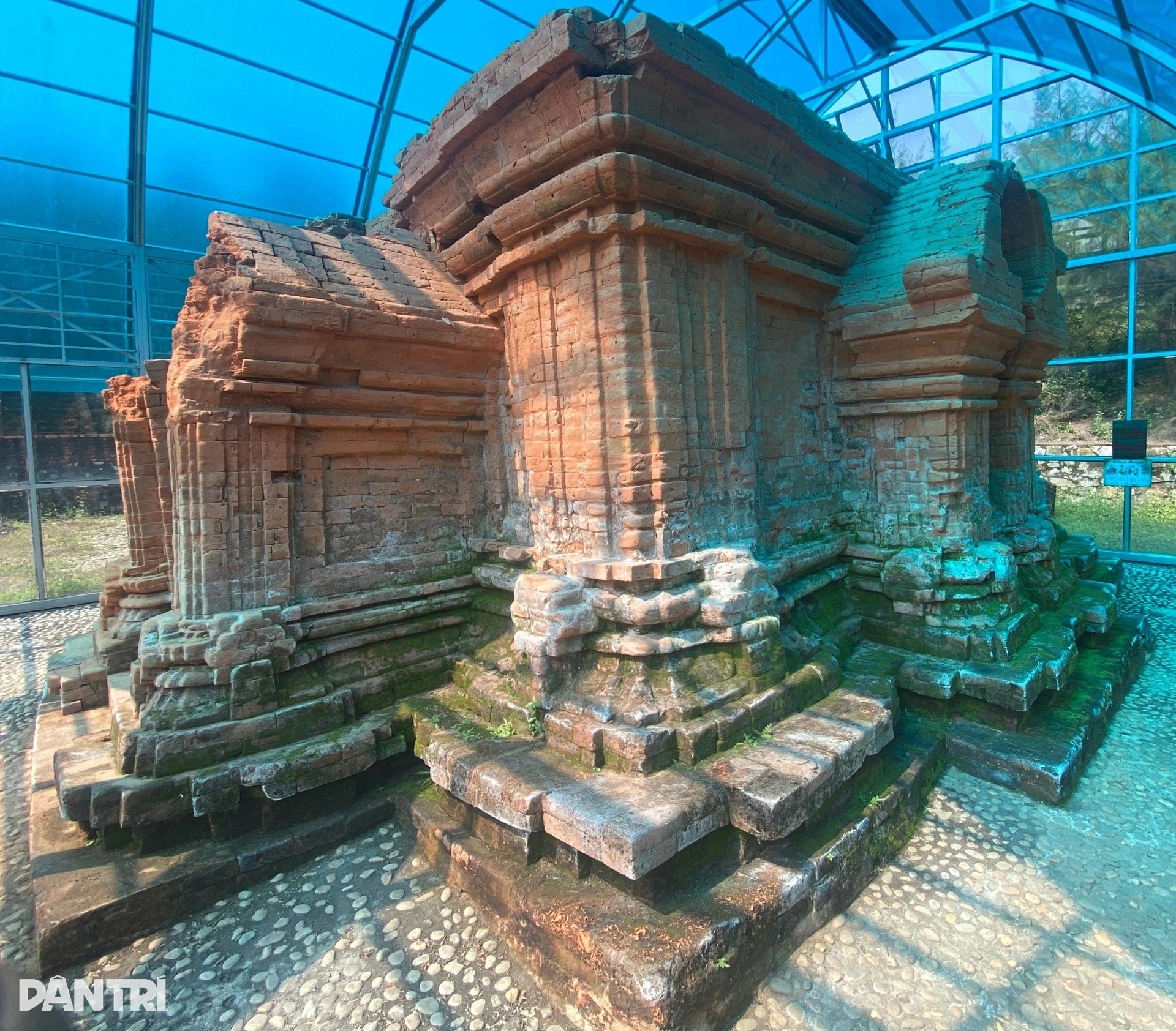 Tháp Chăm cổ nghìn năm tuổi nằm dưới mực nước biển bị ngập lụt kéo dài - 12