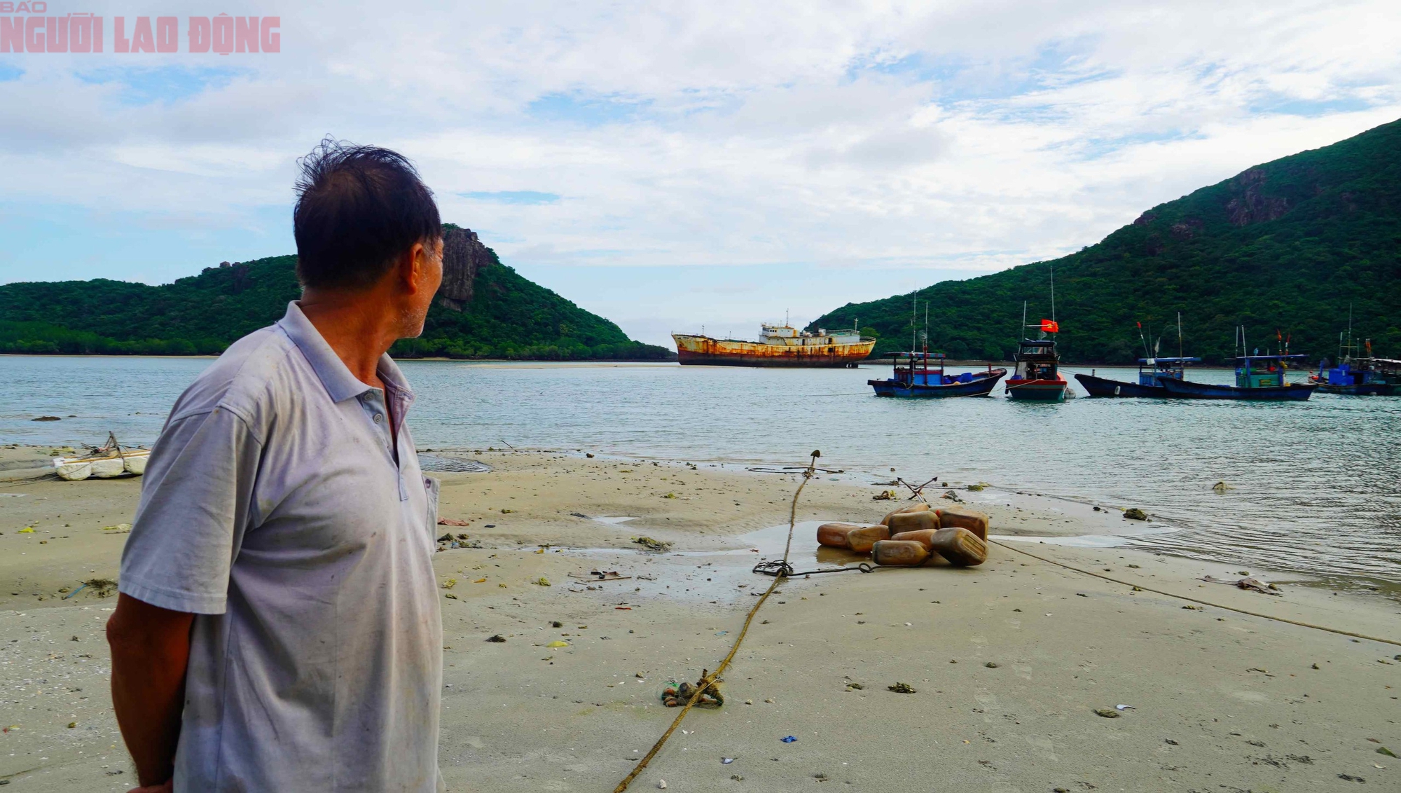 Tàu "Sheng Li" rời Côn Đảo, khép lại hành trình con tàu bỏ hoang từng gây sốt mạng xã hội 2 Tàu
