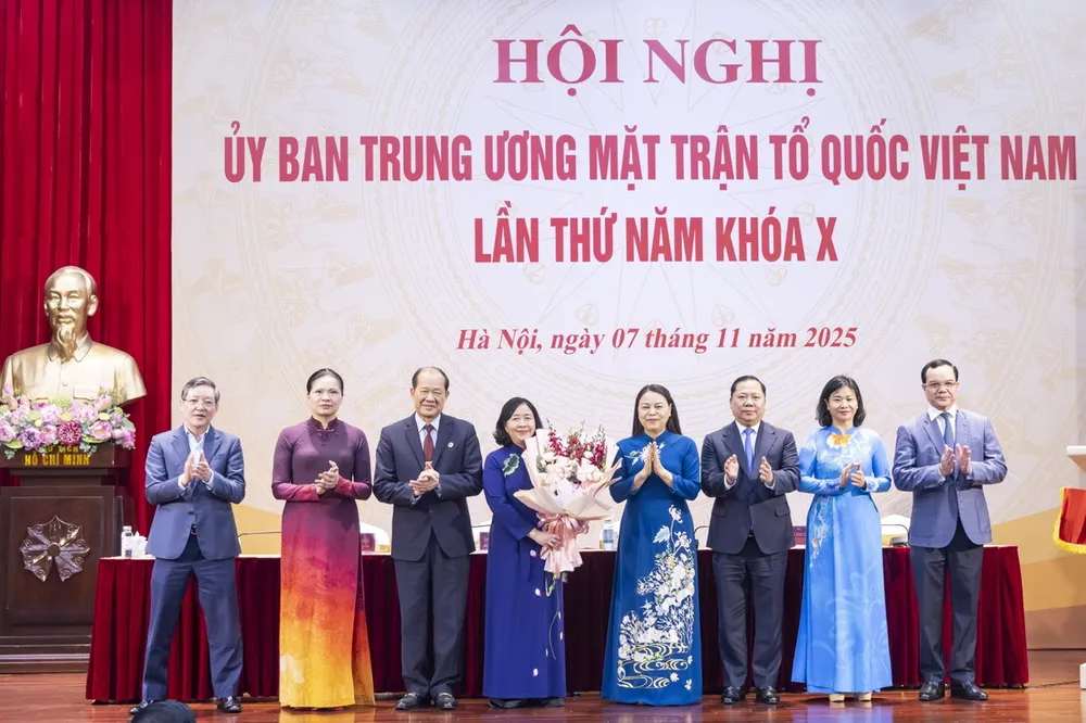 bui-thi-minh-hoai-chu-tich-mat-tran.jpg