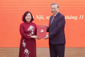 Bà Bùi Thị Minh Hoài làm Bí thư Đảng ủy MTTQ, các đoàn thể Trung ương