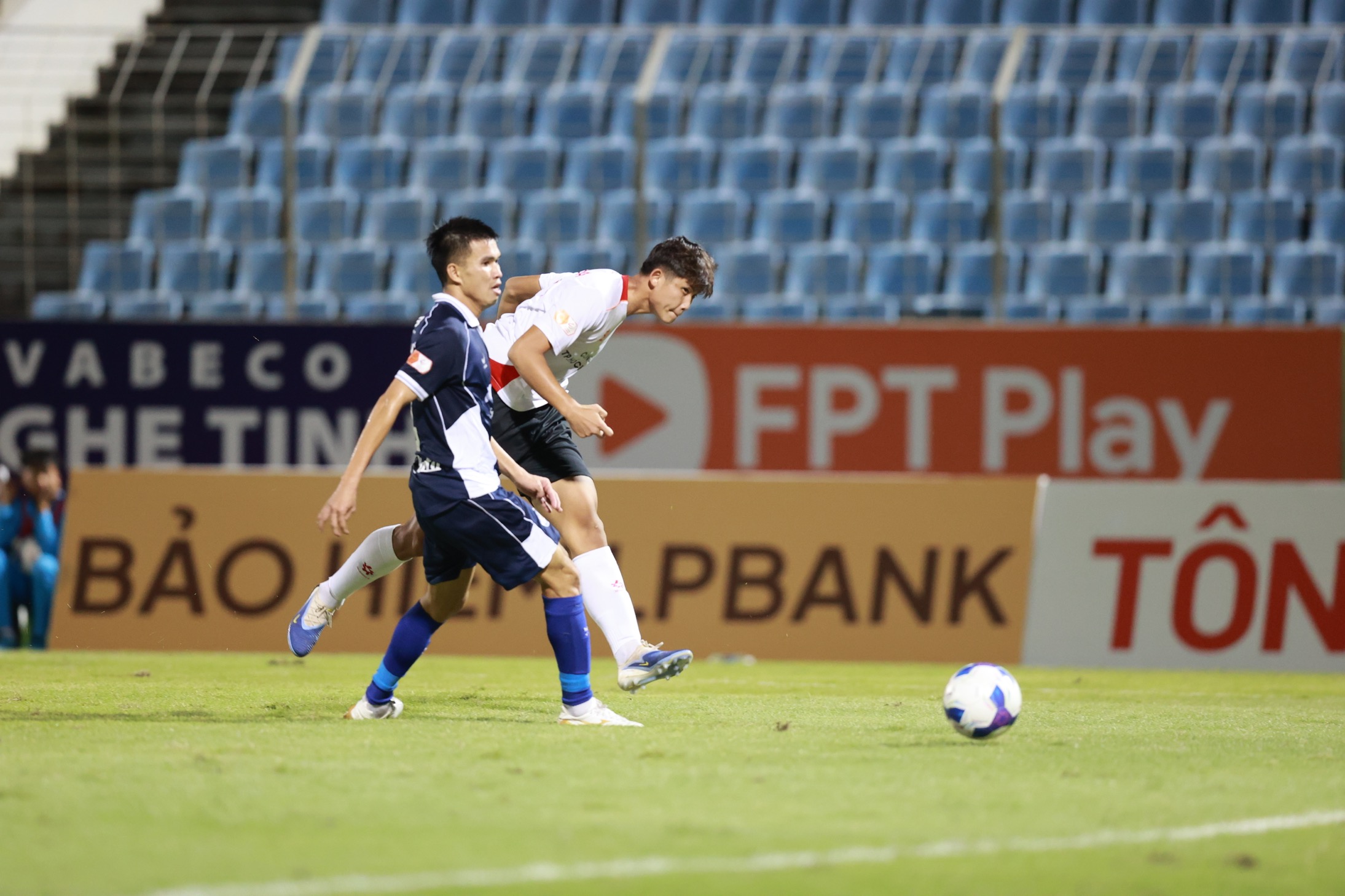 'Gà son' trẻ Văn Bình tỏa sáng đúng lúc cho CLB Công an TP.HCM- Ảnh 2.