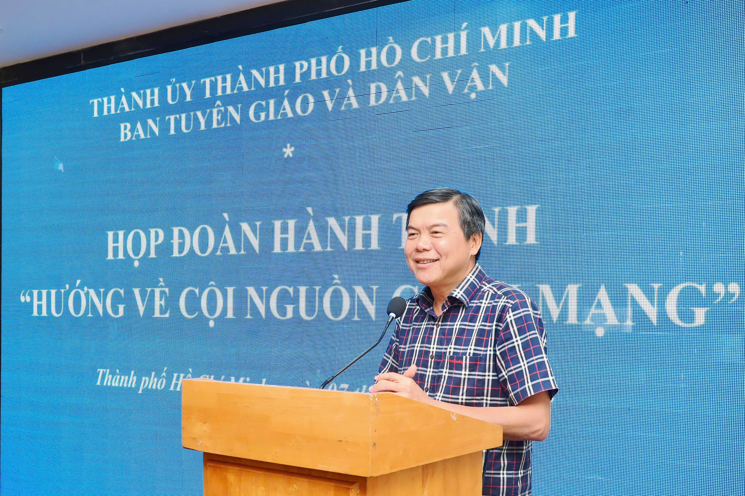 Hơn 100 người làm báo TP HCM tham gia hành trình 