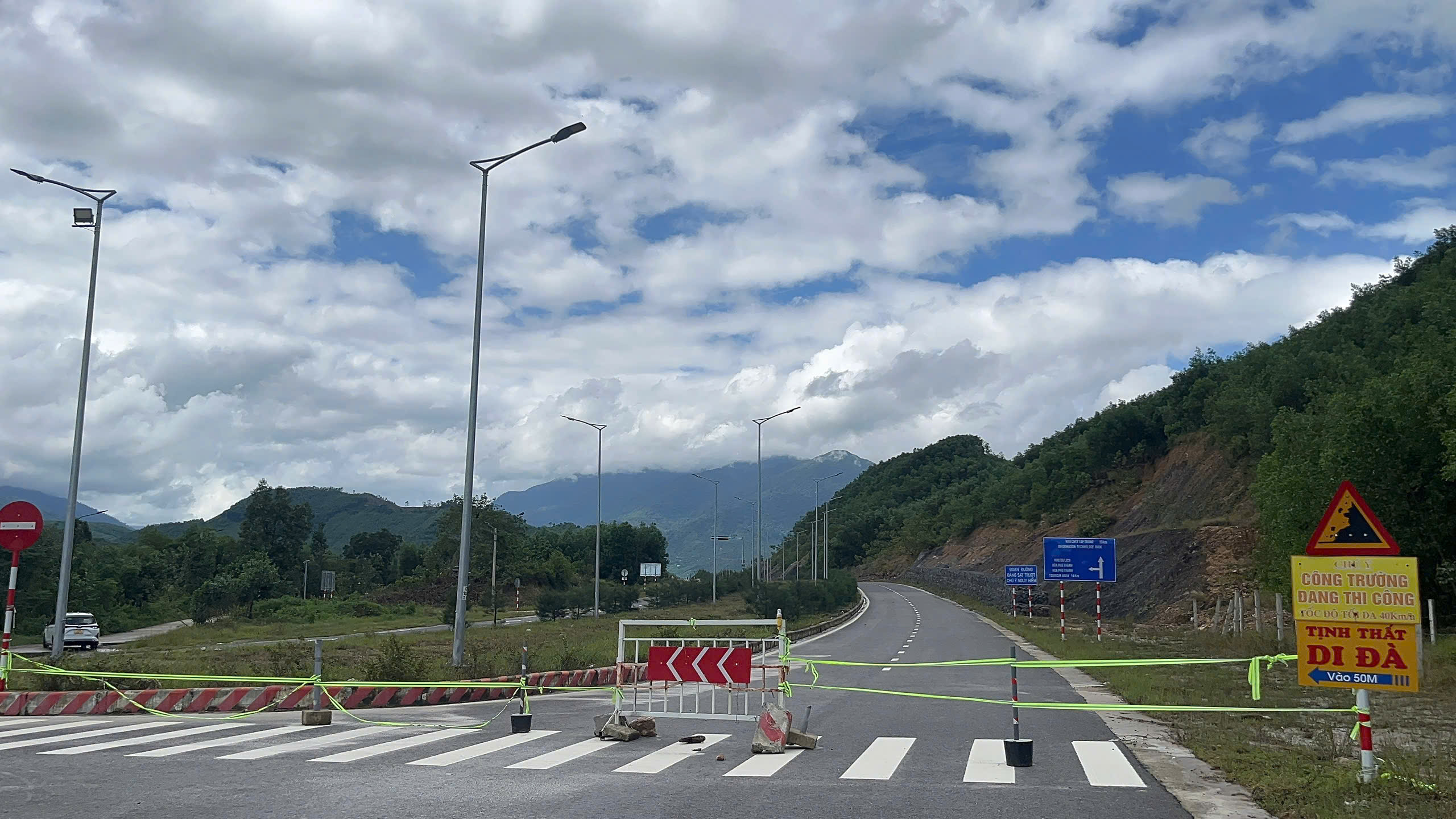 Đường vành đai 1.500 tỉ tại Đà Nẵng tiếp tục sạt lở - Ảnh 7.