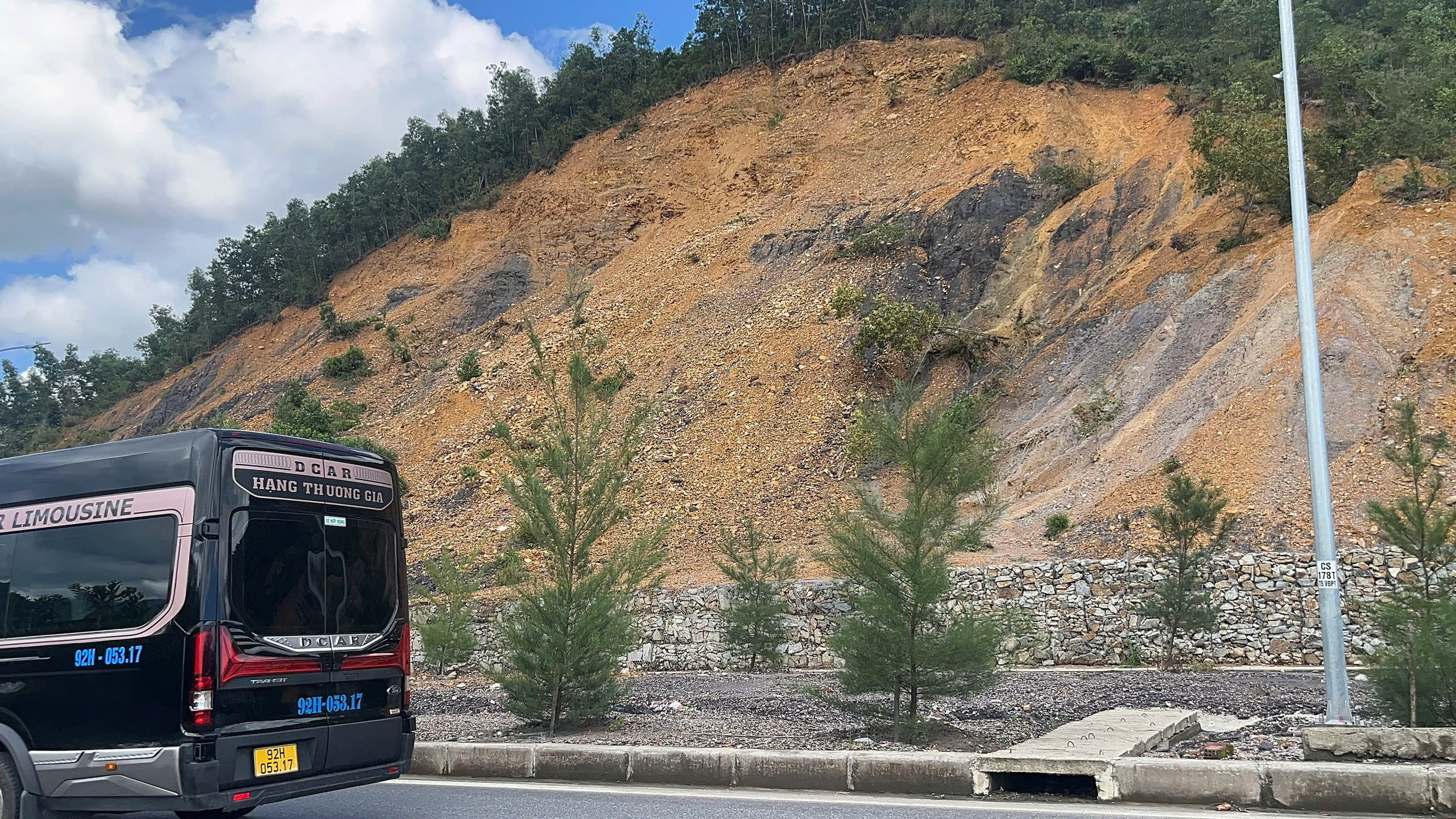 Đường vành đai 1.500 tỉ tại Đà Nẵng tiếp tục sạt lở - Ảnh 8.