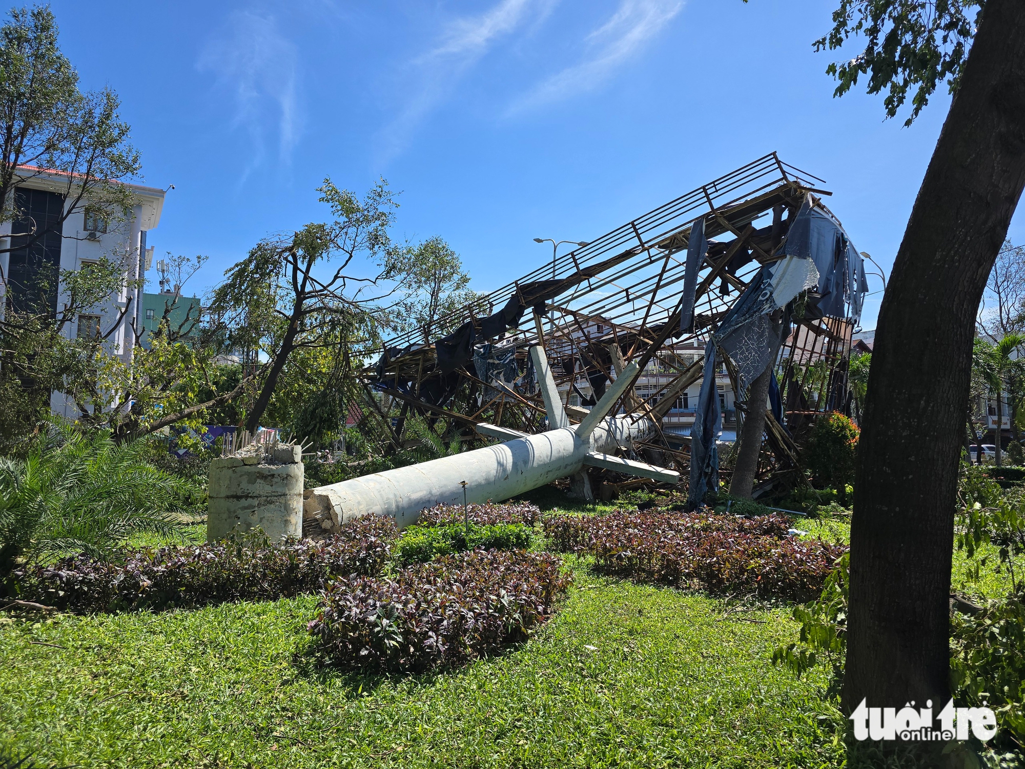 Trong những ngôi nhà không còn mái vì bão Kalmaegi - Ảnh 6.
