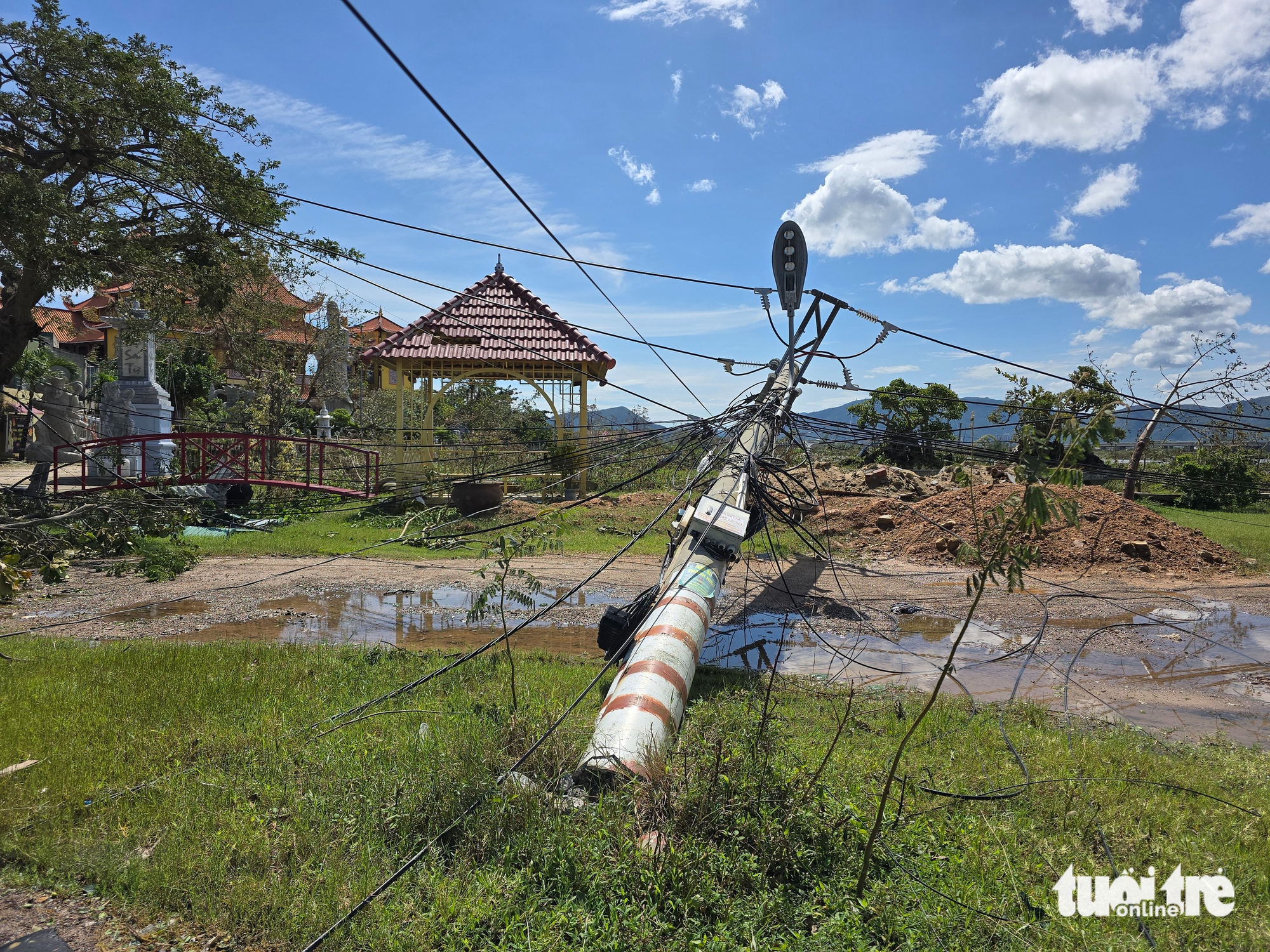 Trong những ngôi nhà không còn mái vì bão Kalmaegi - Ảnh 7.