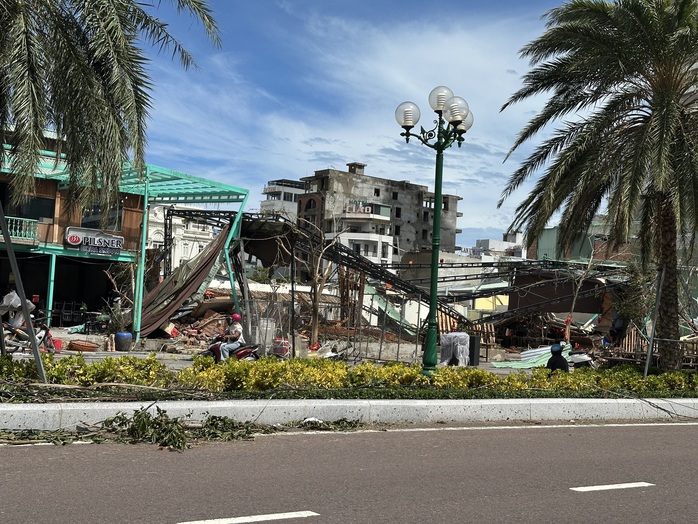 Gia Lai tan hoang sau bão số 13 - Ảnh 5.