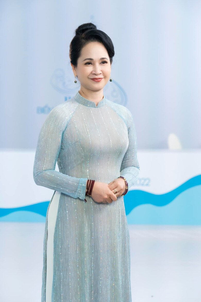 Dàn sao Sống Chung Với Mẹ Chồng: Bảo Thanh lui về chăm con, Anh Dũng mang danh "bạn trai Trương Ngọc Ánh" 10 Hoạt động nghệ thuật hơn 40 năm, NSND Lan Hương là tên tuổi kỳ cựu của giới phim ảnh Việt.