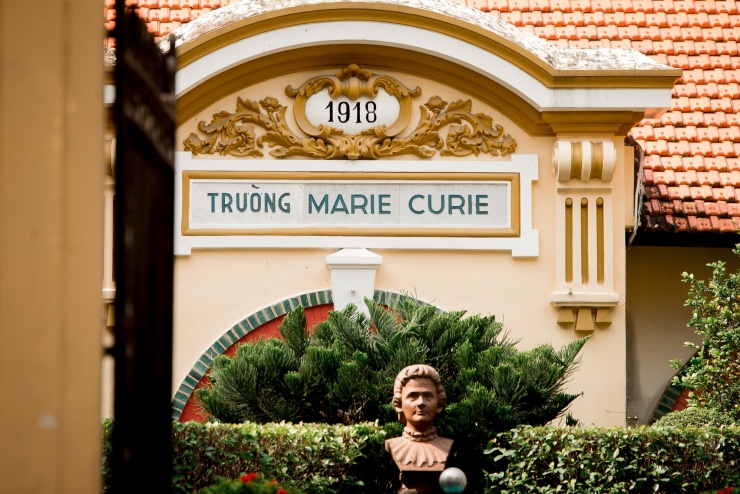 Một góc khuôn viên trường THPT Marie Curie.