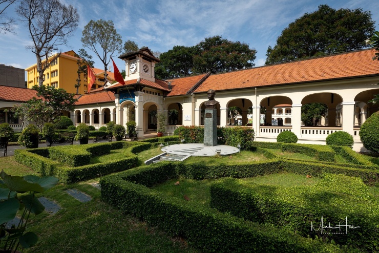 Một góc khuôn viên nhà trường. Ảnh: Minh Hòa.