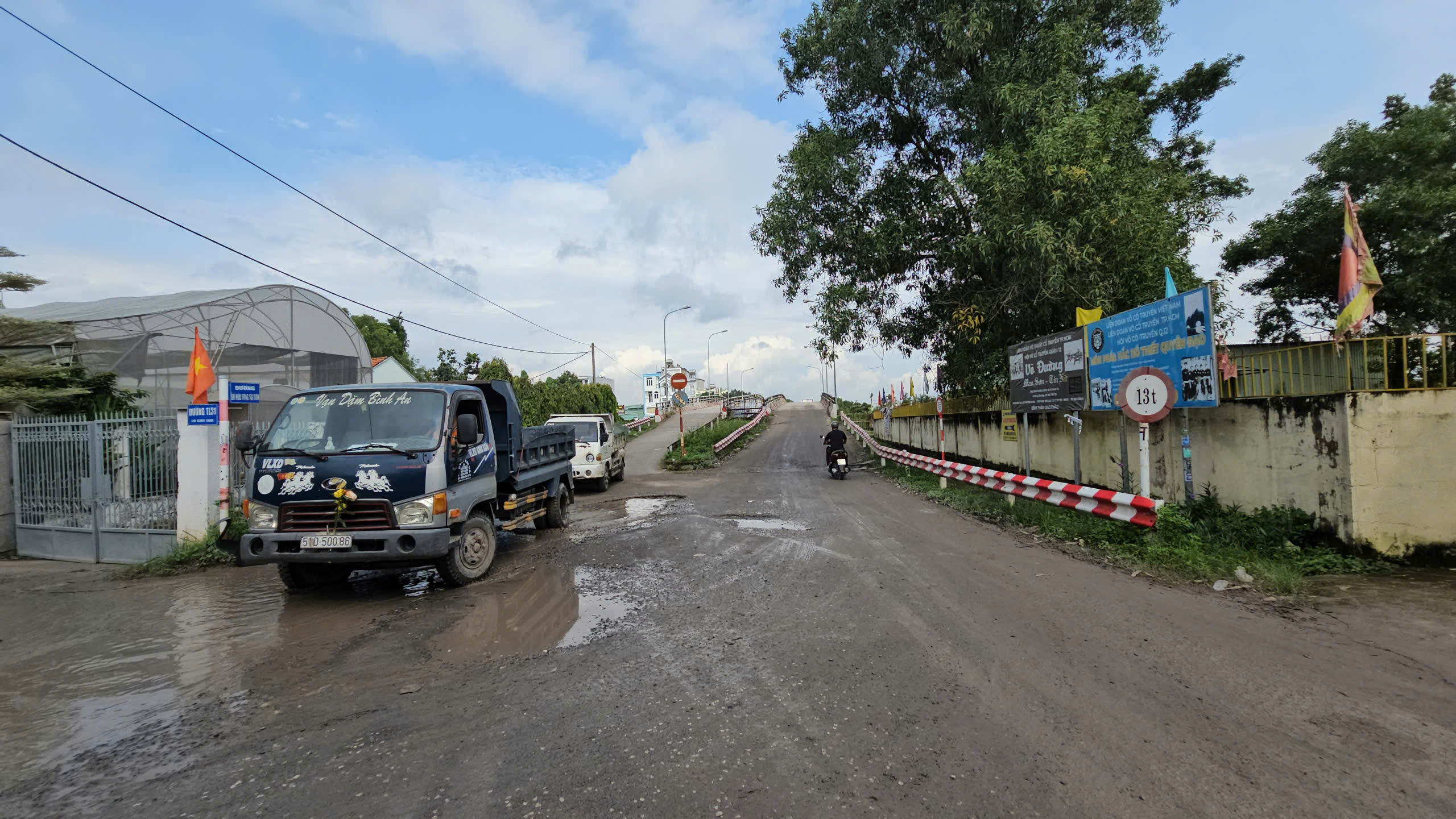 Đã kiểm soát sự cố vỡ cống ngăn triều tại rạch Ba Thôn , TP . HCM - Ảnh 4.