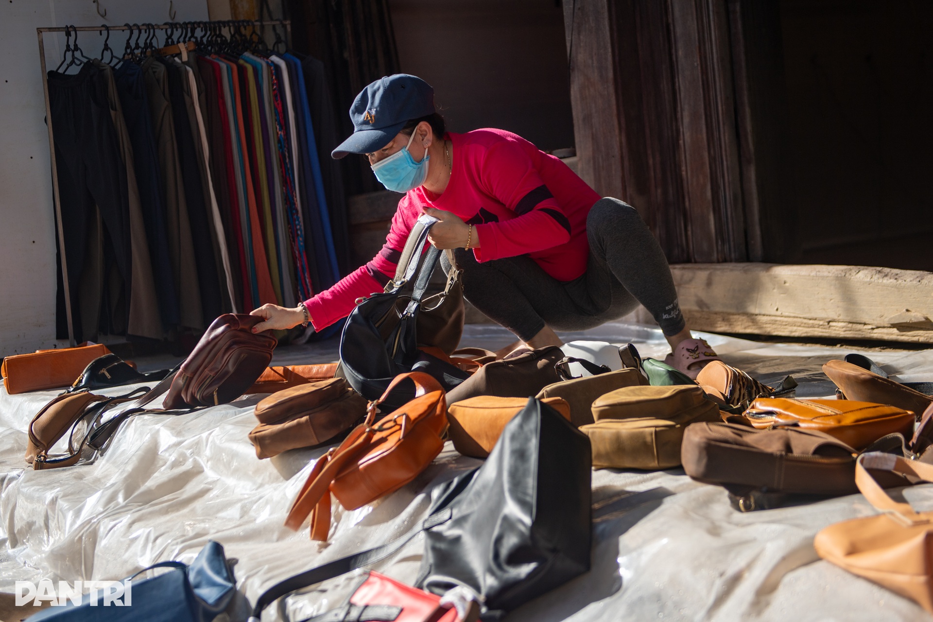 Hội An bừng sức sống sau bão lũ, nhộn nhịp đón khách du lịch trở lại - 3