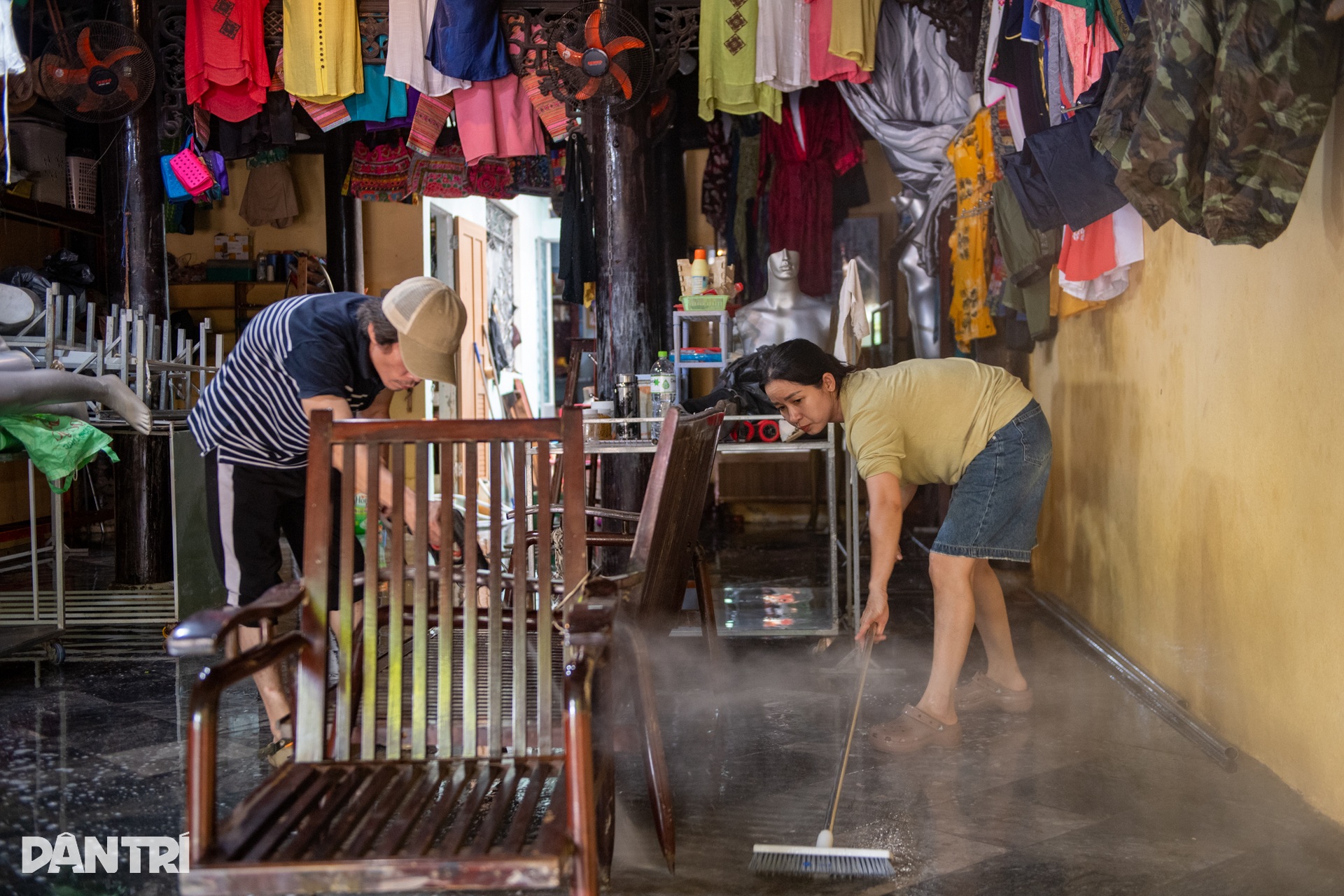 Hội An bừng sức sống sau bão lũ, nhộn nhịp đón khách du lịch trở lại - 4