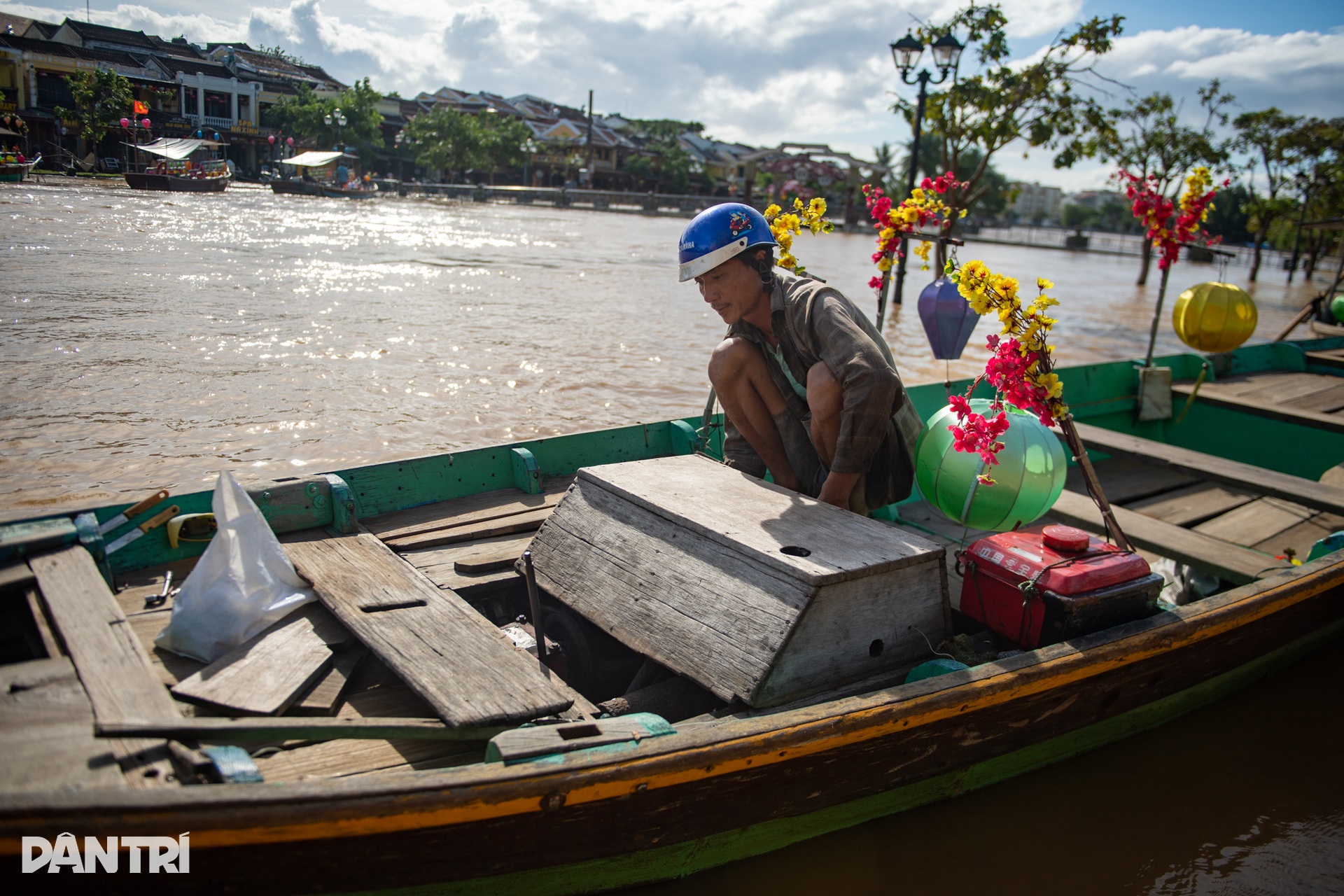 Hội An bừng sức sống sau bão lũ, nhộn nhịp đón khách du lịch trở lại - 8