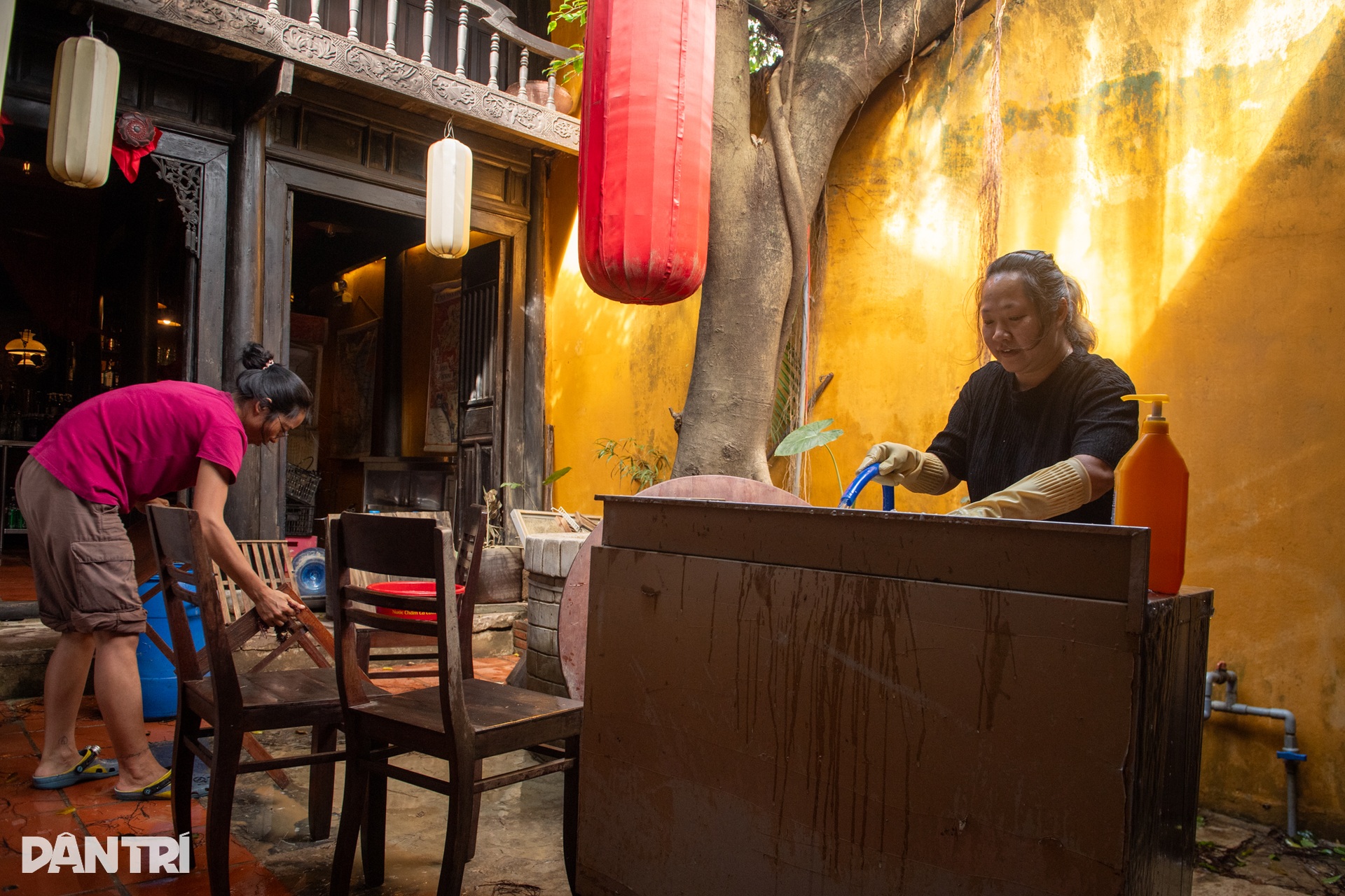 Hội An bừng sức sống sau bão lũ, nhộn nhịp đón khách du lịch trở lại - 13