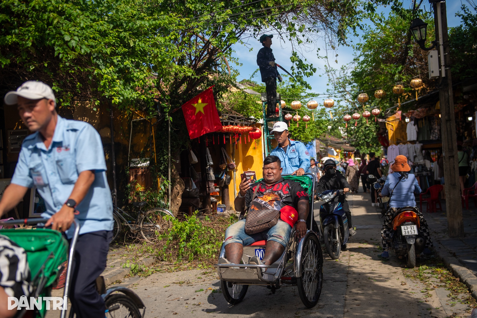 Hội An bừng sức sống sau bão lũ, nhộn nhịp đón khách du lịch trở lại - 15