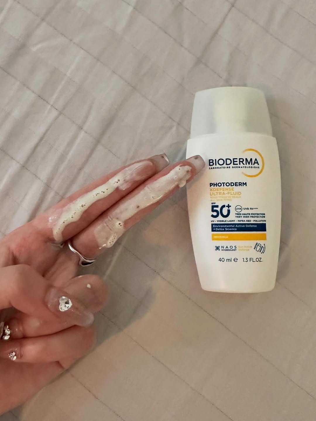 Không bóng - không bí - không bết: 5 kem chống nắng mỏng nhẹ hoàn hảo cho da dầu - Ảnh 10.