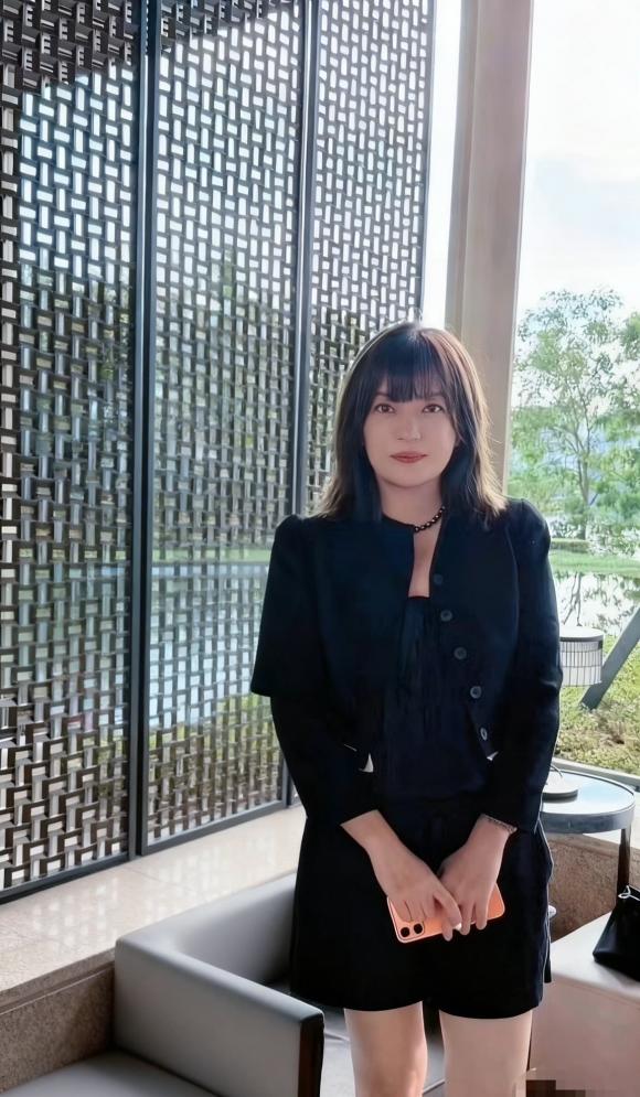 Triệu Vy, Hoàn châu cách cách, sao hoa ngữ