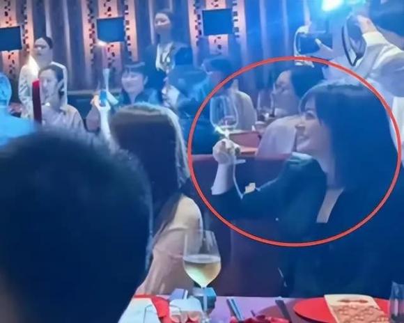 Triệu Vy, Hoàn châu cách cách, sao hoa ngữ