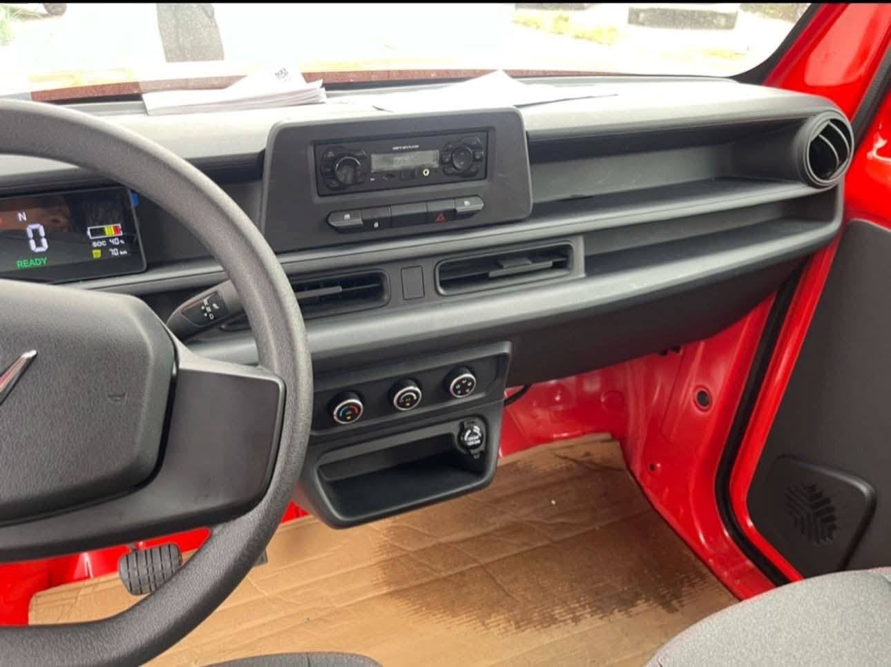 Lộ ảnh nội thất thực tế xe tải điện VinFast EC Van - Ảnh 2.