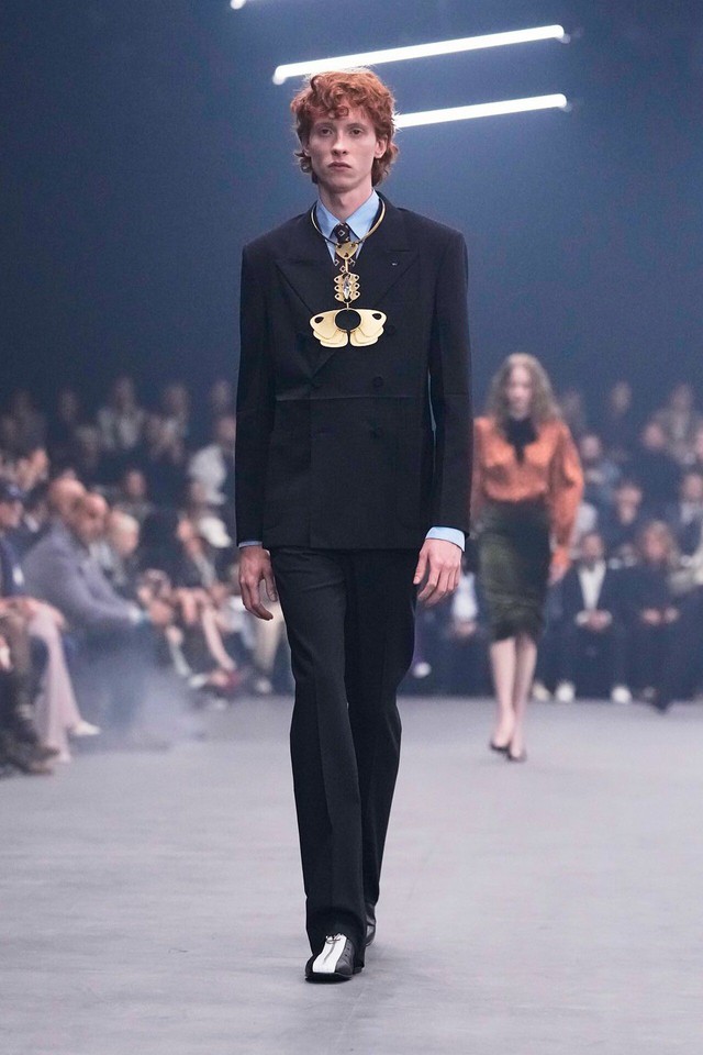 Những trang phục trung tính 'dành riêng' cho người bận rộn - Ảnh 3.