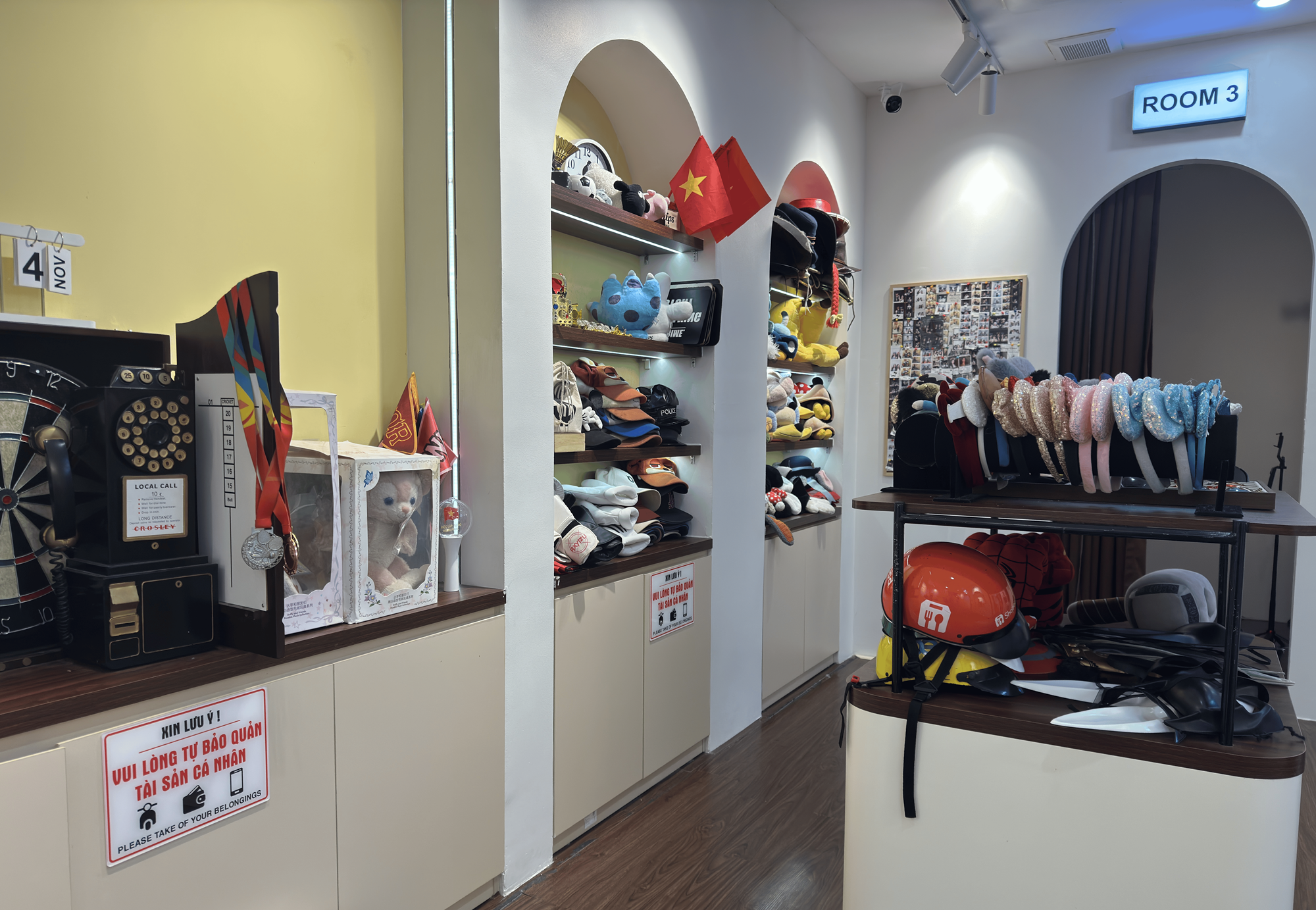 Bên trong tiệm photobooth Hà Nội bị quay lén rúng động: Chủ quán tháo camera khi nào? - Ảnh 2.