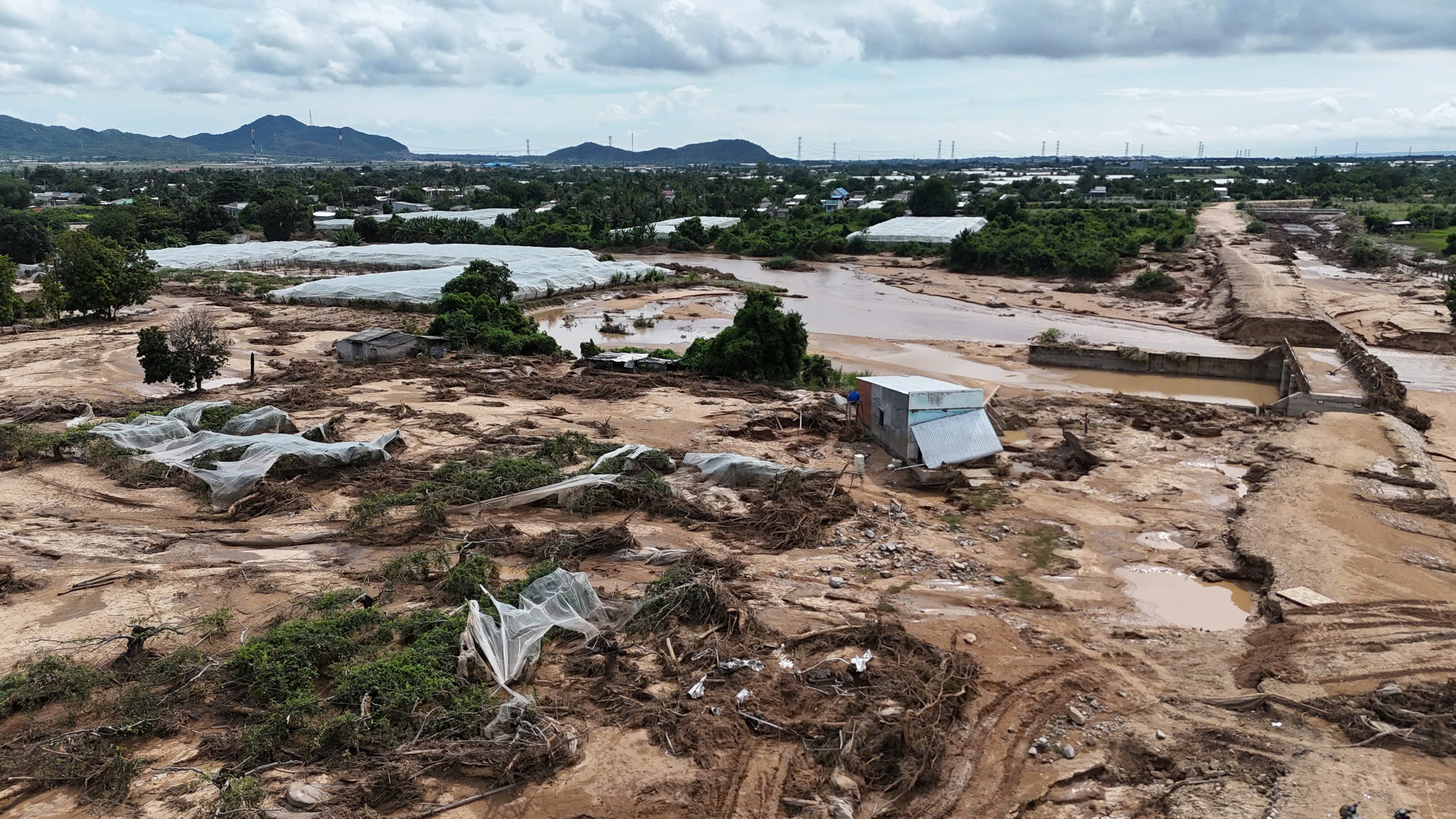Công an Lâm Đồng vào cuộc vụ vỡ hồ chứa nước ở Tuy Phong, Bình Thuận cũ 3 Công an đang vào cuộc làm rõ vụ vỡ hồ chứa nước Tuy Phong - Ảnh 3.