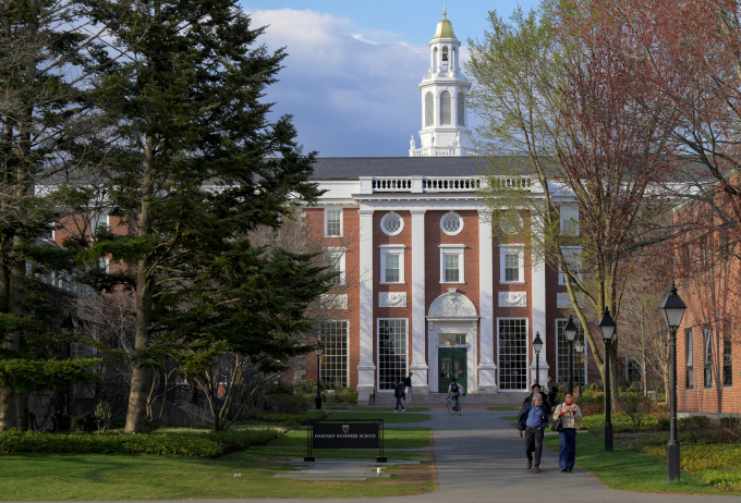 Khuôn viên Trường Kinh doanh Đại học Harvard ở Cambridge, bang Massachusetts ngày 15/4. Ảnh: Reuters