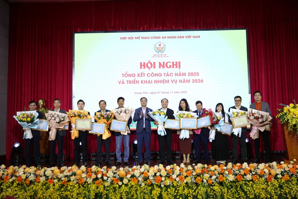 Hiệp hội Thể thao Công an nhân dân vinh danh xạ thủ Trịnh Thu Vinh - 2