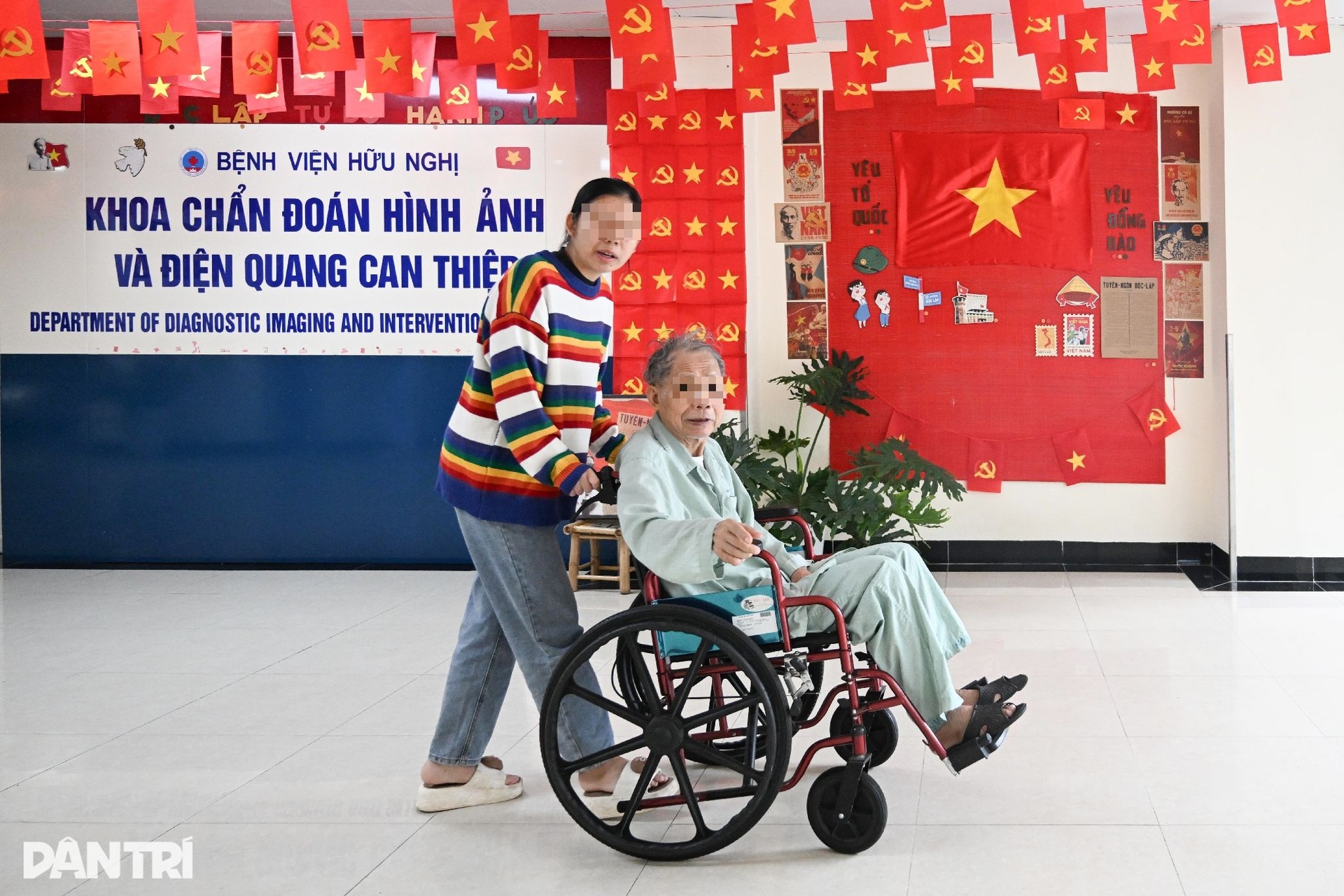 Hà Nội: Bệnh viện đông nghịt, ca đột quỵ tăng vì thời tiết ẩm ương - 17