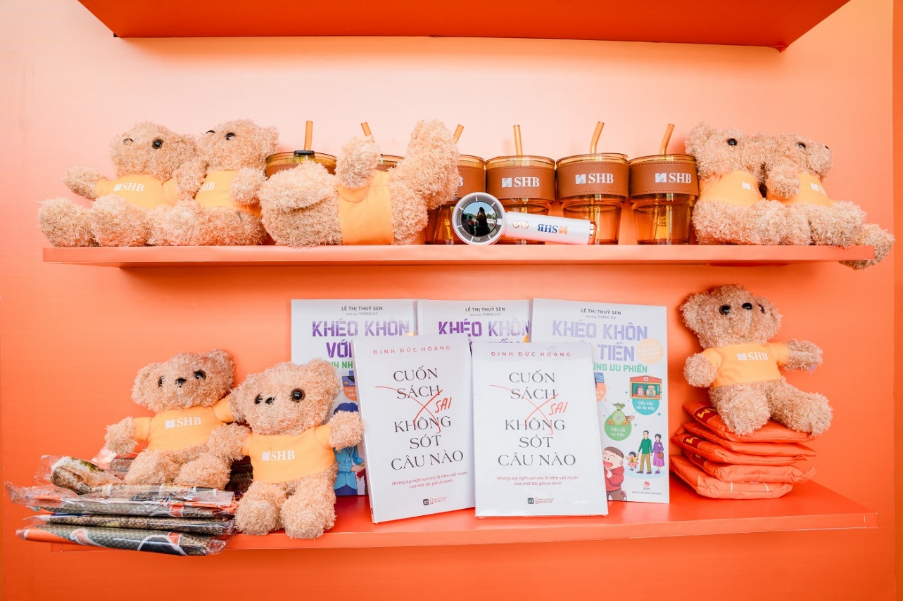 Giới trẻ Thủ đô check-in rộn ràng tại gian hàng SHB ở Ngày thẻ Việt Nam 2025- Ảnh 6.