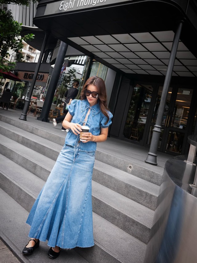 Tạo nên phong thái riêng từ váy denim, chân váy denim 8 Tạo nên phong thái riêng từ váy denim, chân váy denim - Ảnh 8.