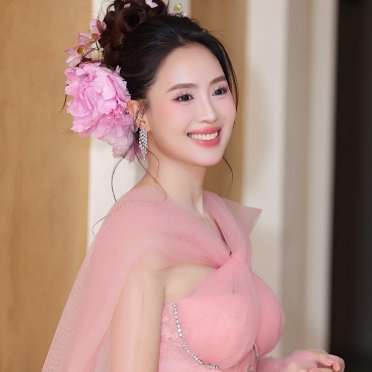 Cũng như các vai diễn, Hồng Diễm lâu nay gắn liền với hình ảnh nữ tính, quyến rũ. 