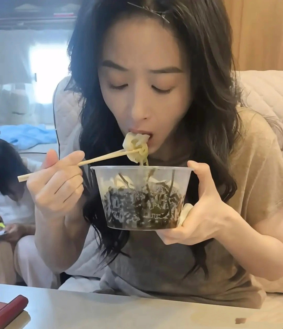 Một minh tinh hạng A cay đắng tiết lộ: Tôi phải ăn những thứ đến trâu bò còn chê - Ảnh 5.