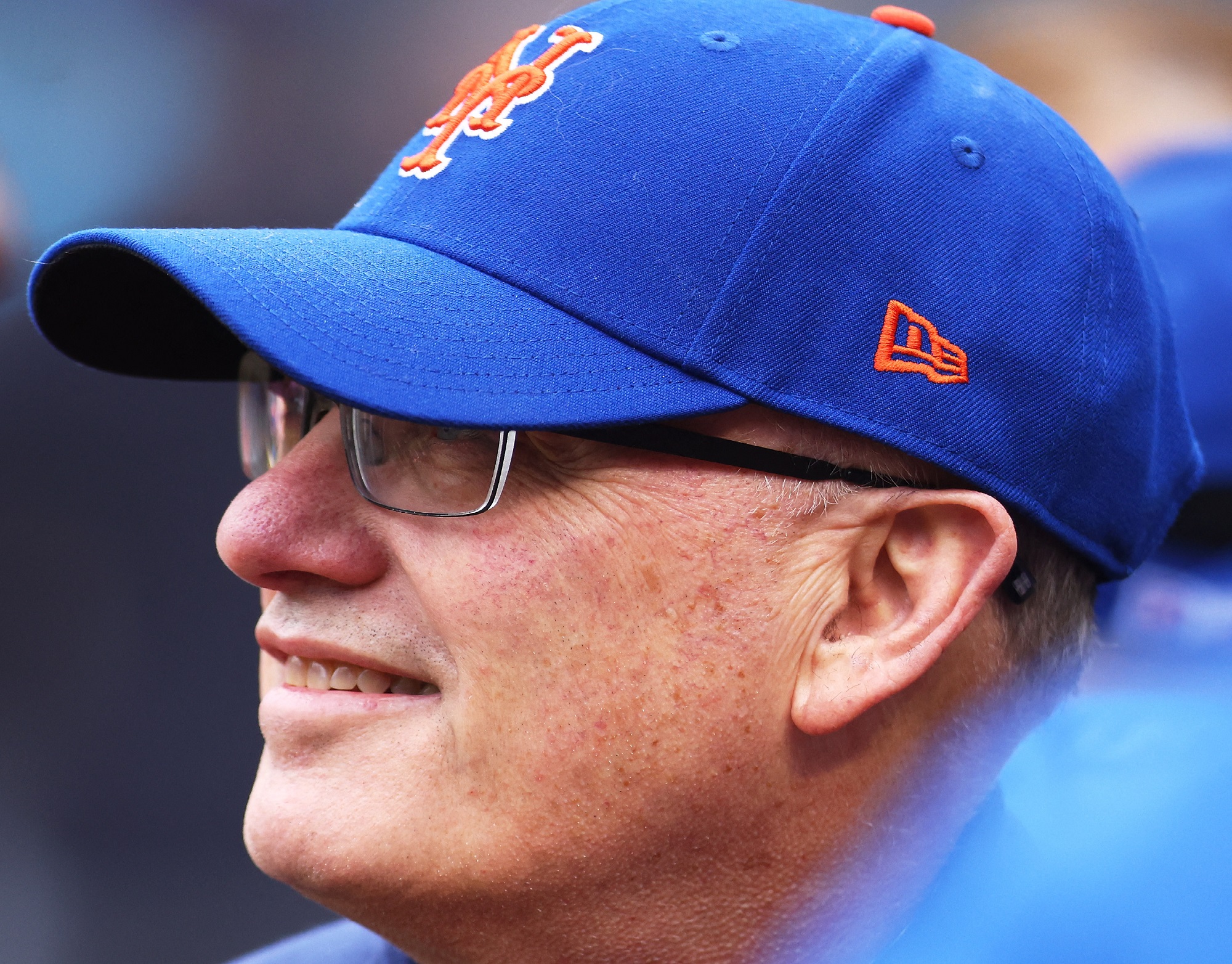 Lộ diện chủ nhân chiếc bồn cầu vàng nặng hơn 101 kg sắp được đấu giá? - Ảnh 1.