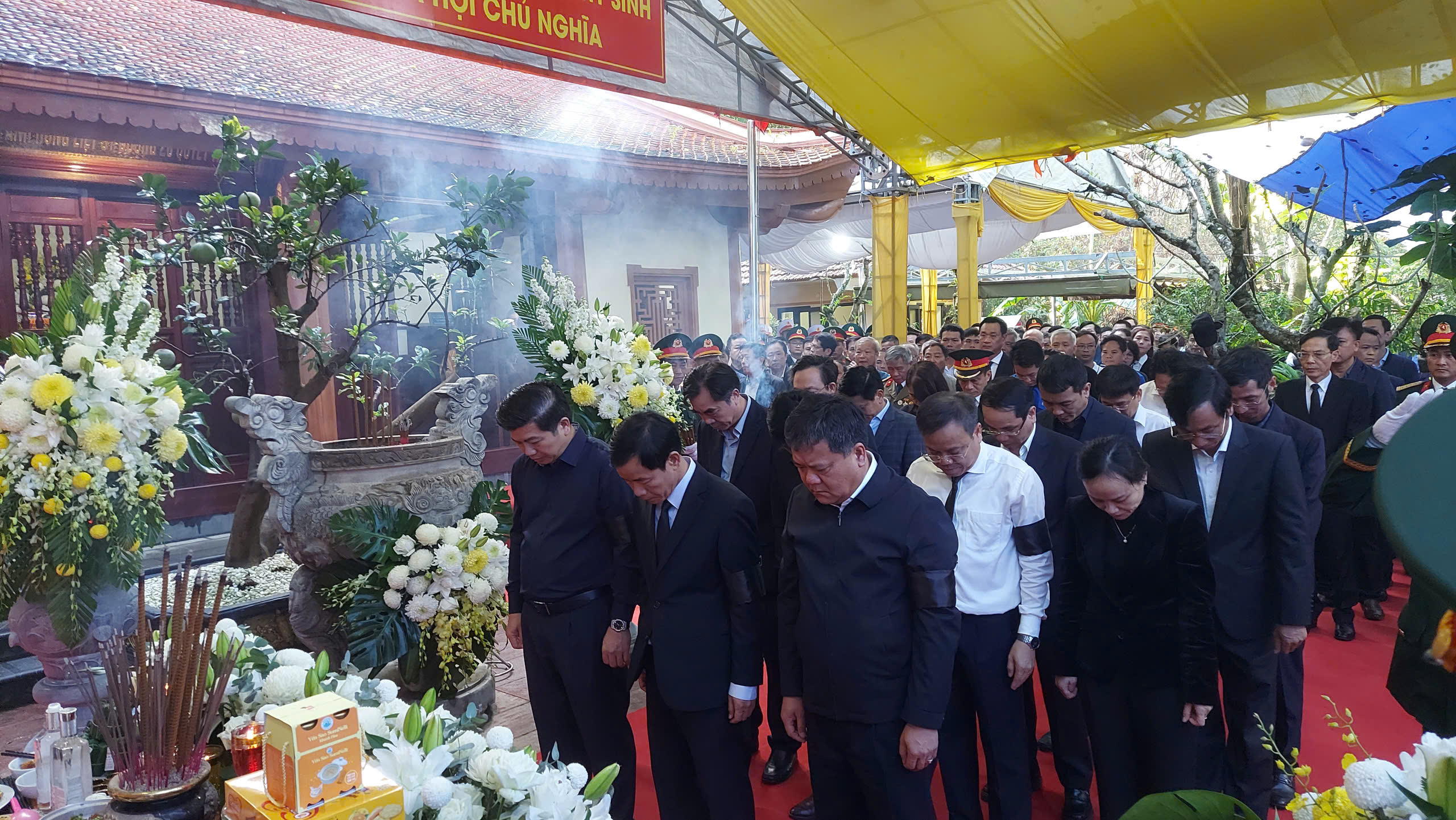 Truy điệu, an táng nhiều hài cốt liệt sĩ được tìm thấy trong Hang Tám Cô - Ảnh 4.