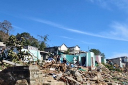 Làng chài Xuân Thạnh tan hoang sau bão số 13