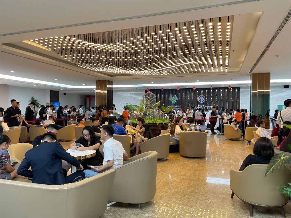 Vinhomes Cần Giờ hút hàng trăm người xếp hàng đăng ký ngày đầu ra mắt - 2