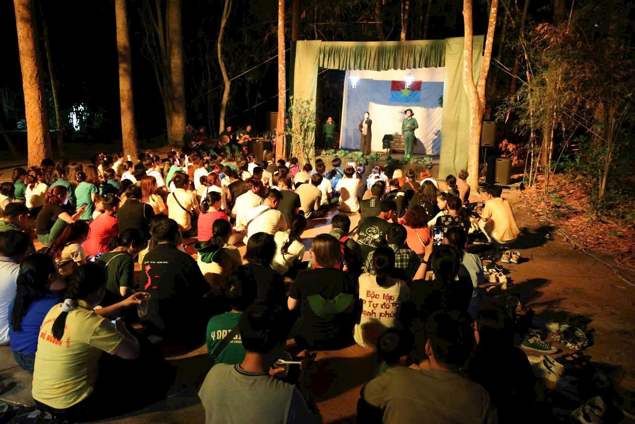  Dịp lễ 30-4: Rợp khách đi Suối Tiên, Củ Chi, tour Biệt động Sài Gòn  - Ảnh 7.