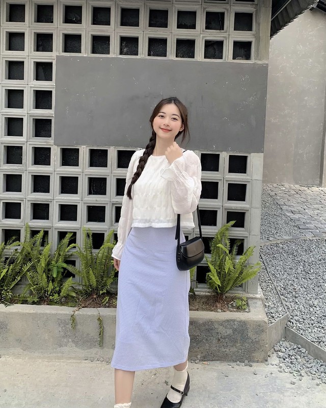 Chân váy midi là sự kết hợp giữa thời trang cổ điển và hiện đại- Ảnh 5.