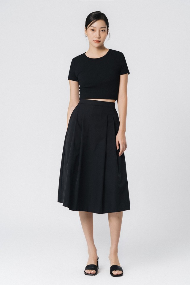 Chân váy midi là sự kết hợp giữa thời trang cổ điển và hiện đại- Ảnh 4.