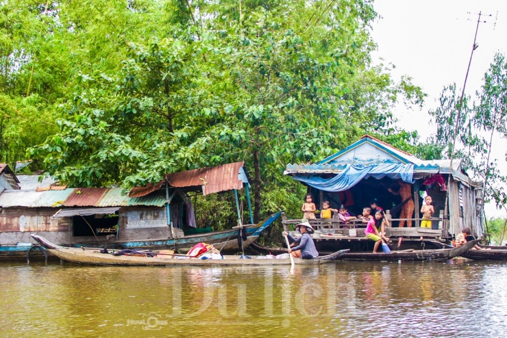 Mênh mang biển nước dệt bản tình ca giữa đất trời Mương Dú 7 Cảm nhận cuộc sống chậm rãi giữa nhịp trôi của nước, của mây trời, của những mùa lũ đến rồi đi, để lại trong lòng người cảm giác bình yên khó tả.
