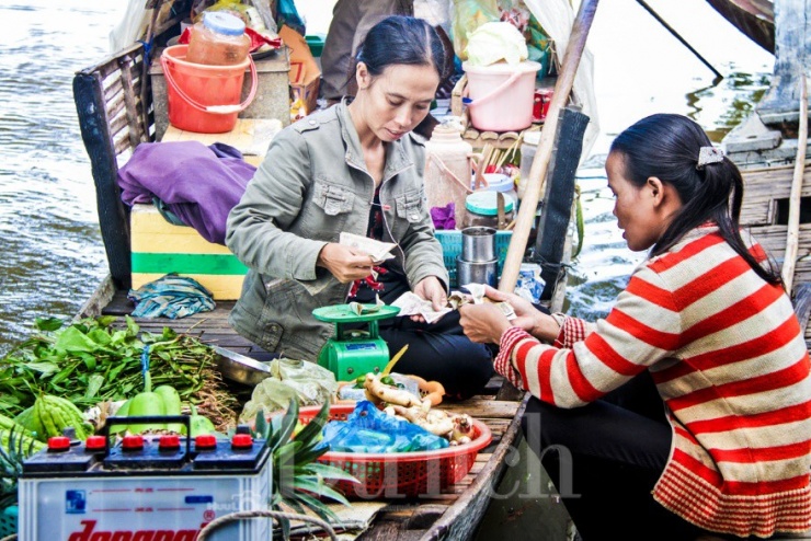 Mênh mang biển nước dệt bản tình ca giữa đất trời Mương Dú 9 Có lẽ chính sự dung dị, chân thành và bao dung của vùng đất này đã khiến du khách, dù chỉ một lần đặt chân tới, cũng thấy mình như tìm lại một phần hồn quê đã xa.