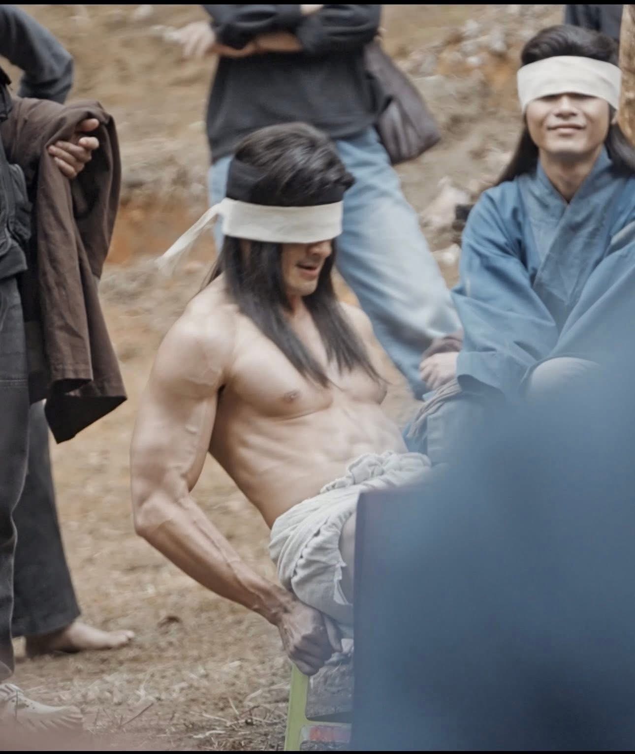 Mỹ nam cổ trang Việt đẹp đến độ bạn diễn ngắm sáng cả mắt: Body 1000 điểm không góc chết, chê gì cũng được trừ visual- Ảnh 3.