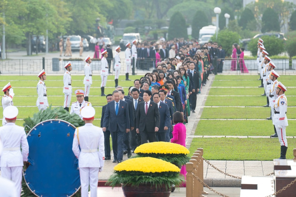 “Quốc hội chuyển từ làm luật để quản lý sang kiến tạo phát triển” - 6