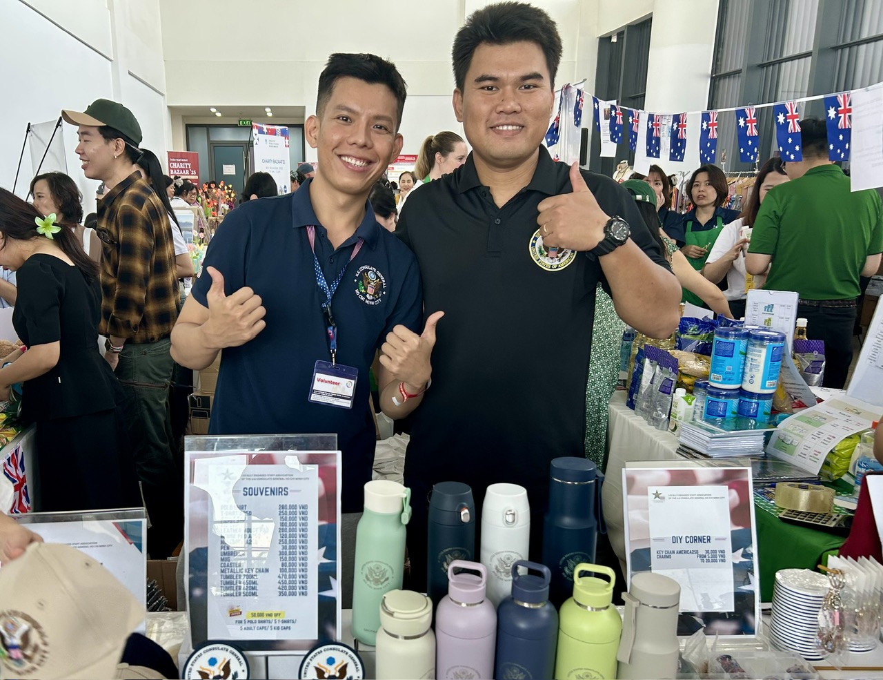 Tưng bừng Hội chợ Từ thiện Quốc tế 2025 ở TP.HCM - Ảnh 4.